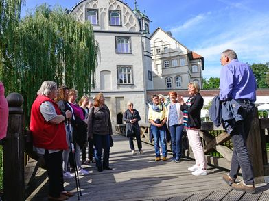 Stadtführungs-Gruppe am Gifhorner Schloss